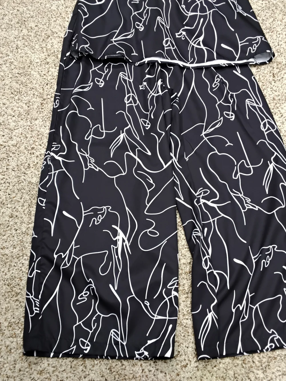 3992 Size L/XL SHEIN Black & White Abstract Line Print Pantsuit - Picture 2 of 4